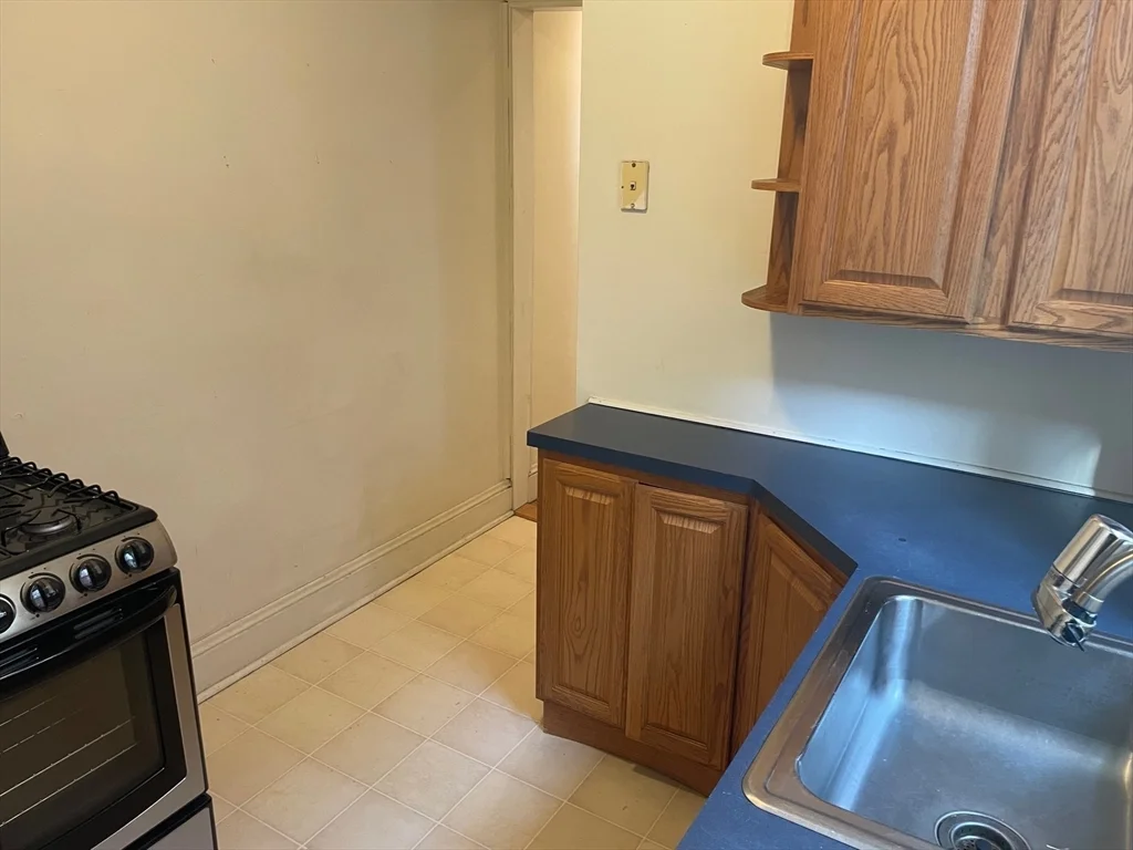 Studio bed, 1 bath apartment for rent at 56 Concord Ave Unit 6, Cambridge — photo 10 of 11