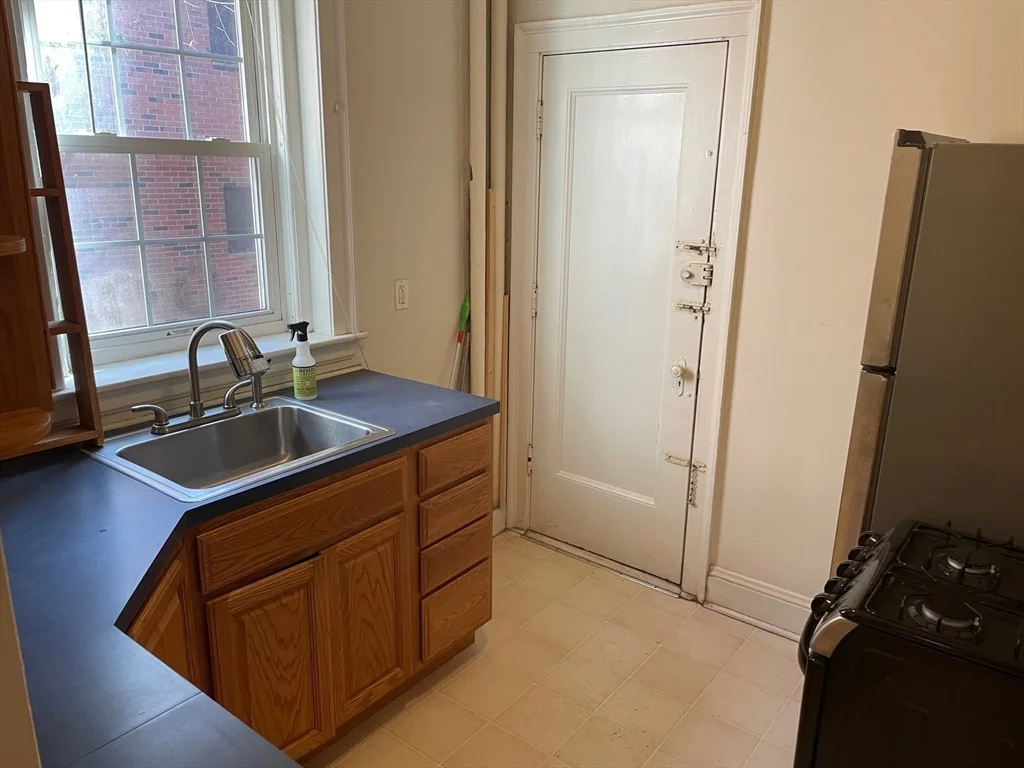 Studio bed, 1 bath apartment for rent at 56 Concord Ave Unit 6, Cambridge — photo 8 of 11