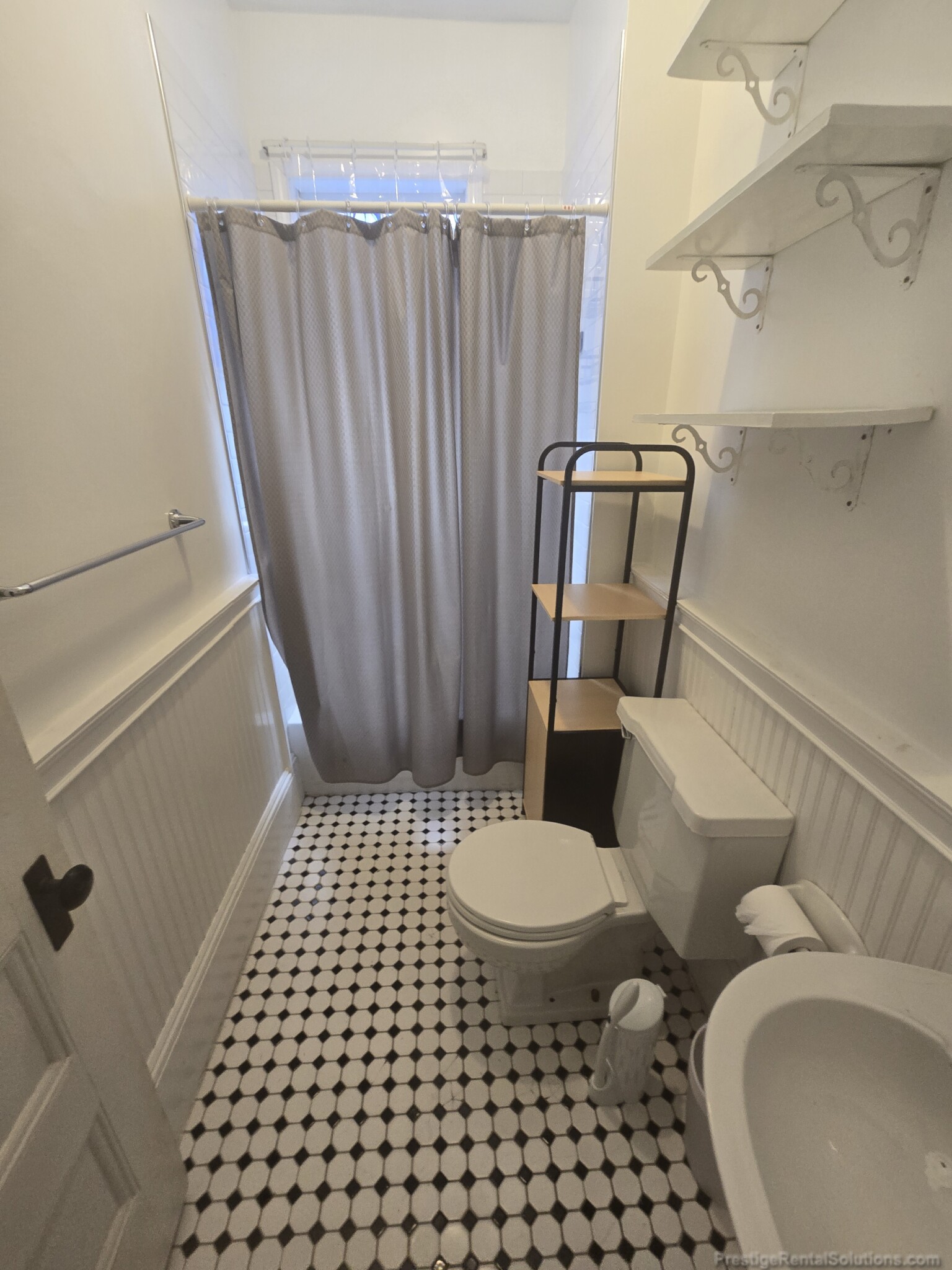 2.5 bed, 1 bath apartment for rent at 56 Creighton St Unit 2, Jamaica Plain — photo 13 of 15