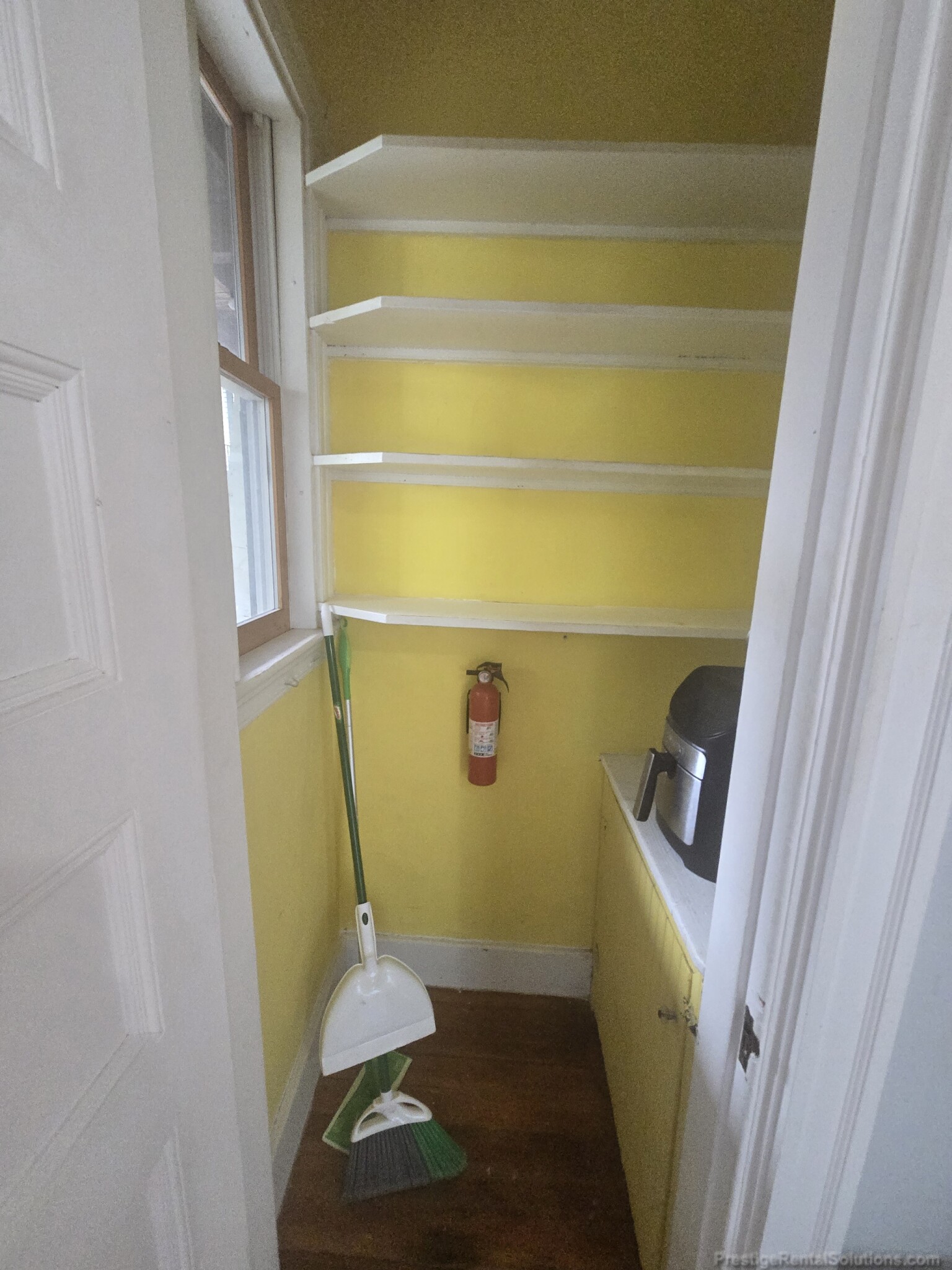 2.5 bed, 1 bath apartment for rent at 56 Creighton St Unit 2, Jamaica Plain — photo 8 of 15