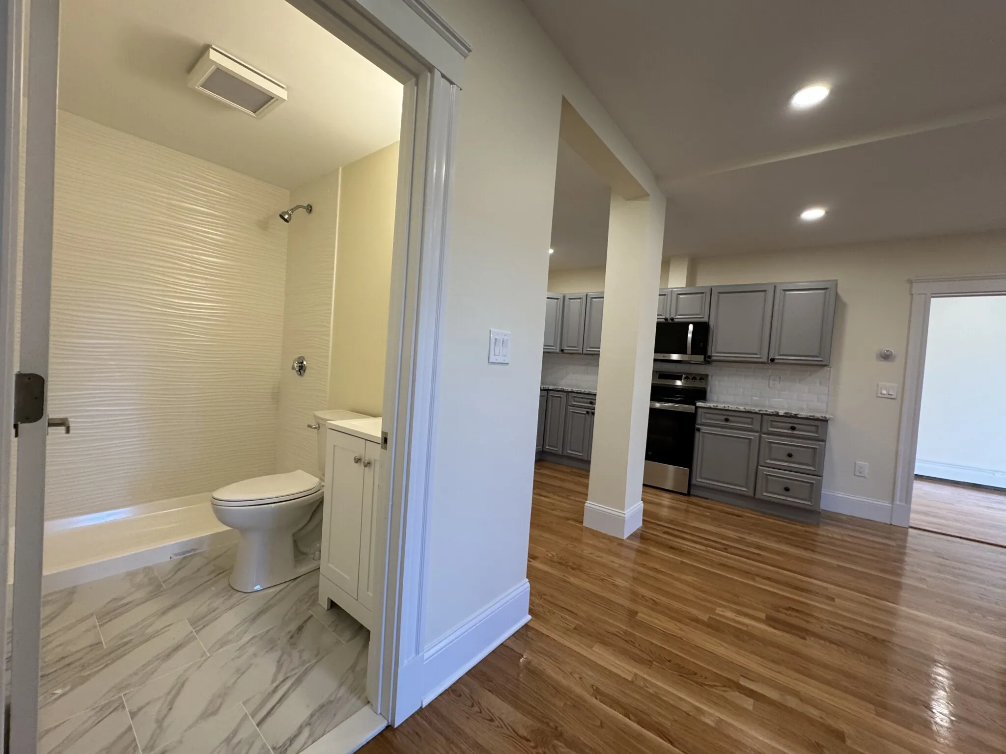 3 bed, 2 bath apartment for rent at 56 Cummings Rd Unit B, Brighton — photo 5 of 24