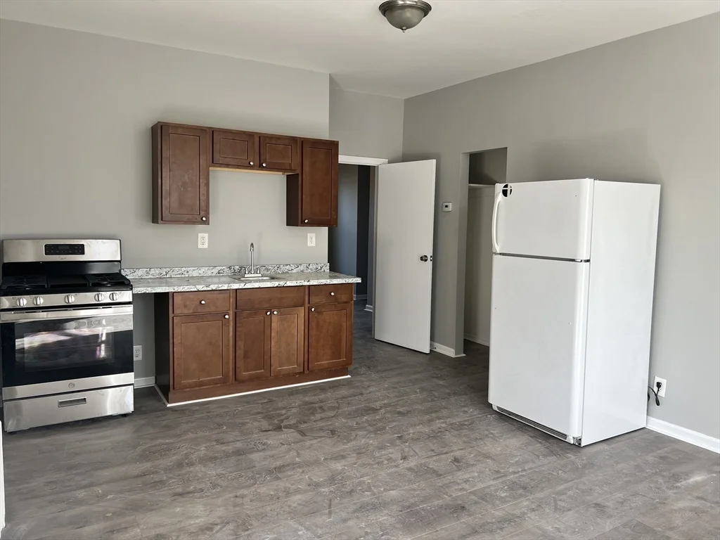 1 bed, 1 bath apartment for rent at 56 Dean St Unit 5, Taunton