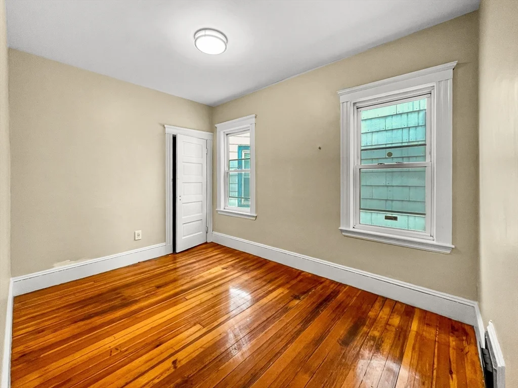 3 bed, 1 bath apartment for rent at 56 Dorset St Unit 1, Dorchester — photo 4 of 10
