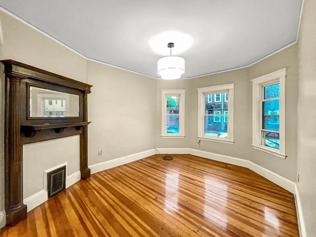 3 bed, 1 bath apartment for rent at 56 Dorset St Unit 1, Dorchester — photo 5 of 10