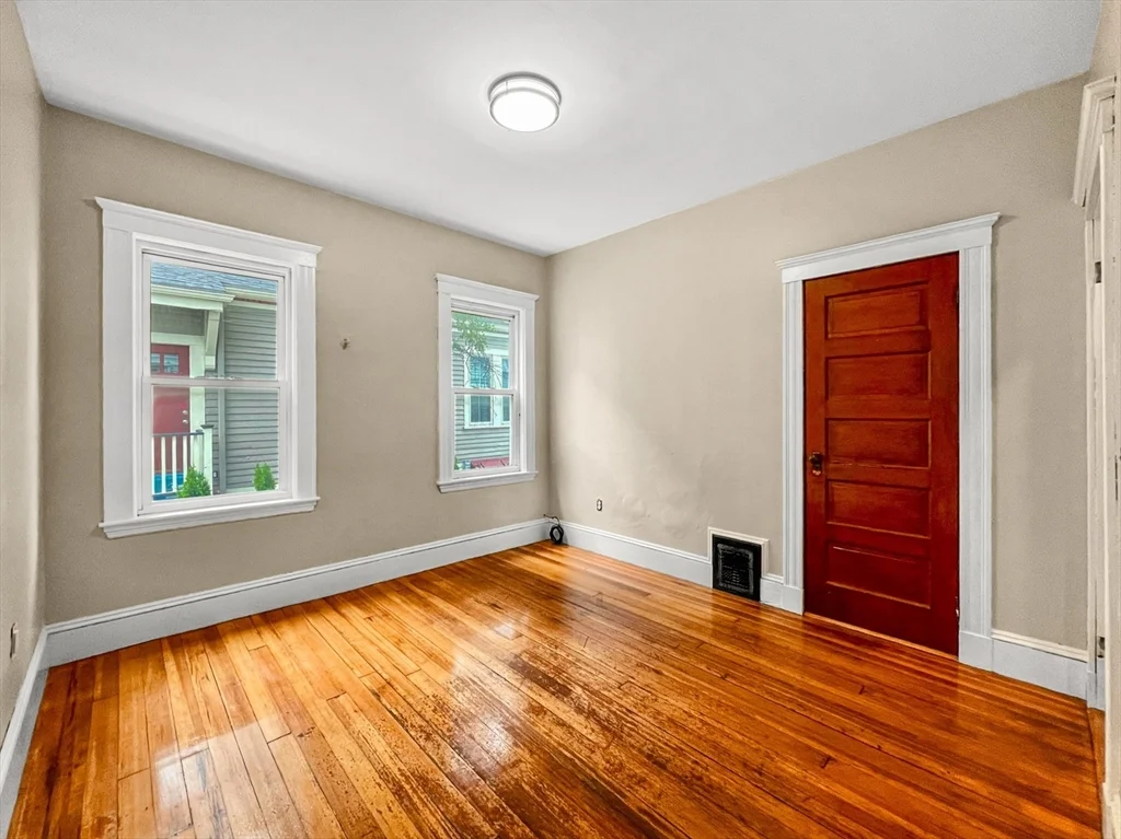 3 bed, 1 bath apartment for rent at 56 Dorset St Unit 1, Dorchester — photo 6 of 10
