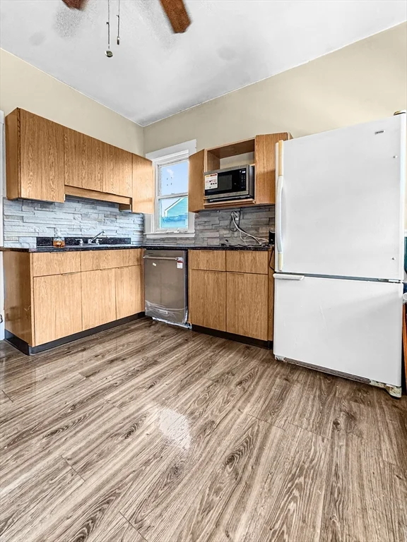 3 bed, 1 bath apartment for rent at 56 Dorset St Unit 3, Dorchester — photo 3 of 12
