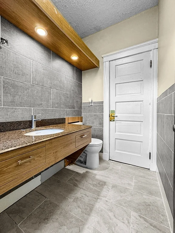 3 bed, 1 bath apartment for rent at 56 Dorset St Unit 3, Dorchester — photo 5 of 12
