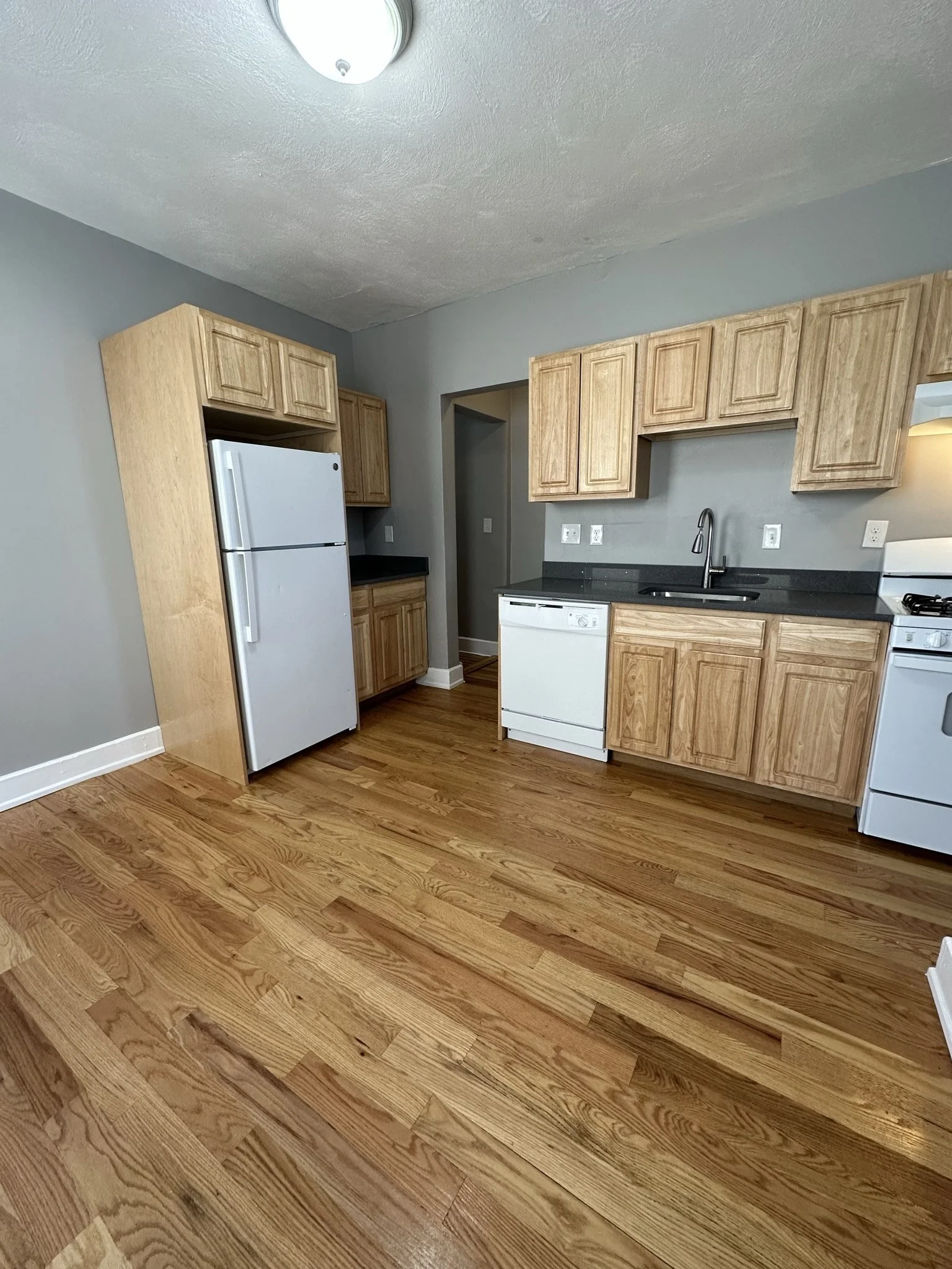 4 bed, 1 bath apartment for rent at 56 Everton St Unit 3, Dorchester — photo 2 of 25