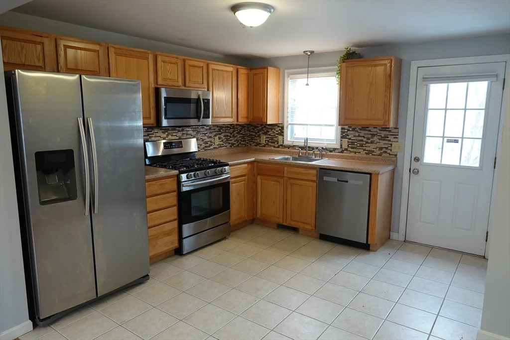 2 bed, 1 bath apartment for rent at 56 Gardner Ave Unit A, Lowell — photo 5 of 18