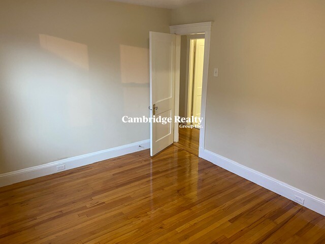 4 bed, 1 bath apartment for rent at 56 Gordon St Unit 2T, West Somerville — photo 4 of 17