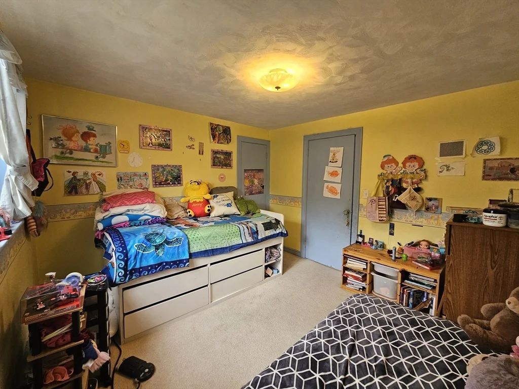 3 bed, 1 bath apartment for rent at 56 Great Meadow Rd, Newton — photo 23 of 32