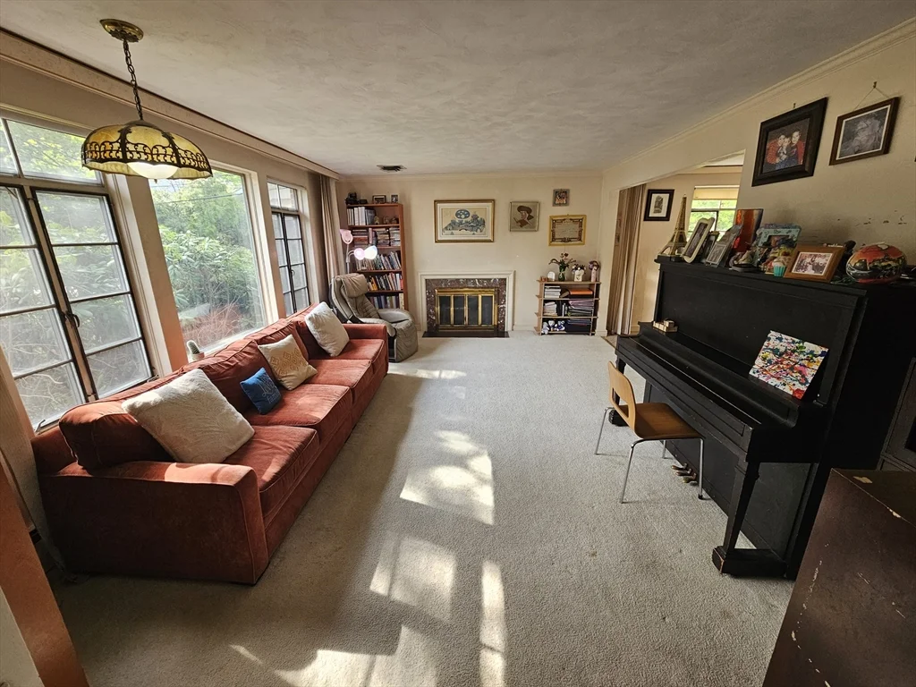 3 bed, 1 bath apartment for rent at 56 Great Meadow Rd, Newton — photo 6 of 32