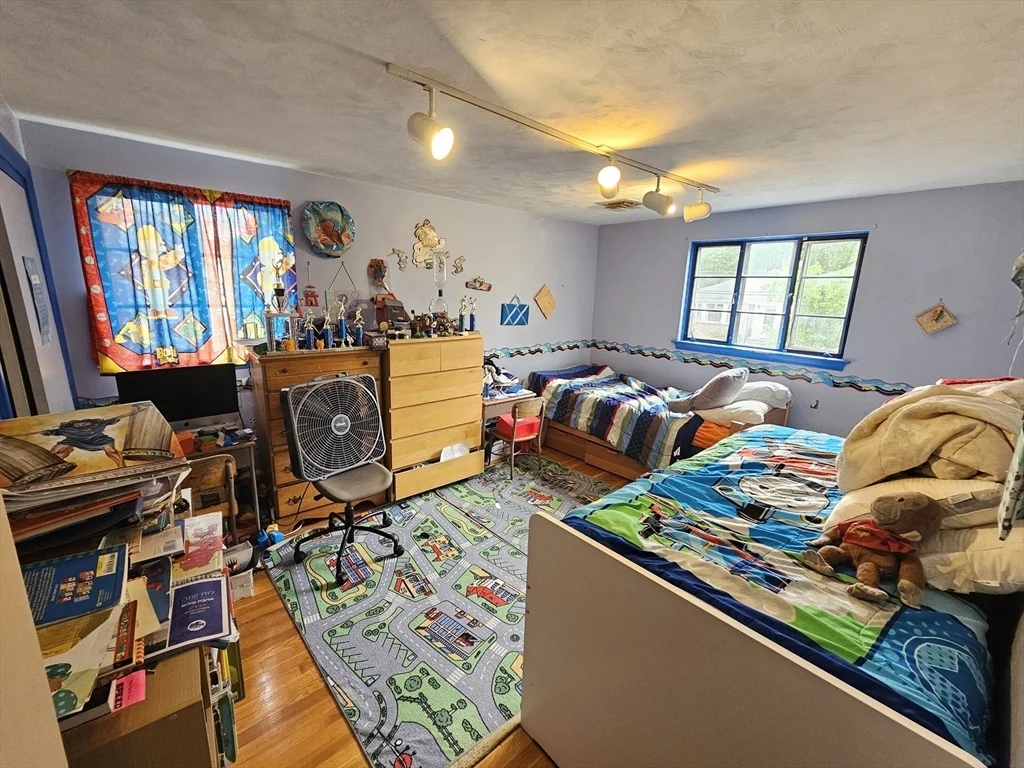 3 bed, 1 bath apartment for rent at 56 Great Meadow Rd, Newton — photo 24 of 32