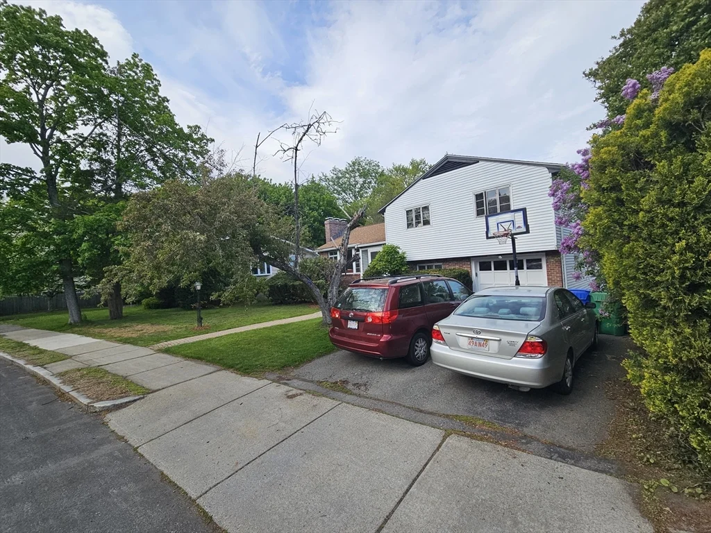 3 bed, 1 bath apartment for rent at 56 Great Meadow Rd, Newton — photo 2 of 32