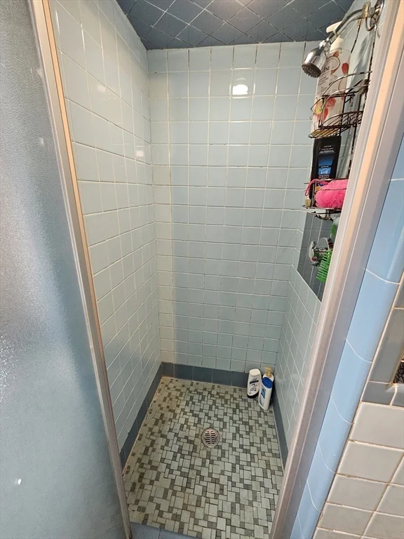 3 bed, 1 bath apartment for rent at 56 Great Meadow Rd, Newton — photo 21 of 32