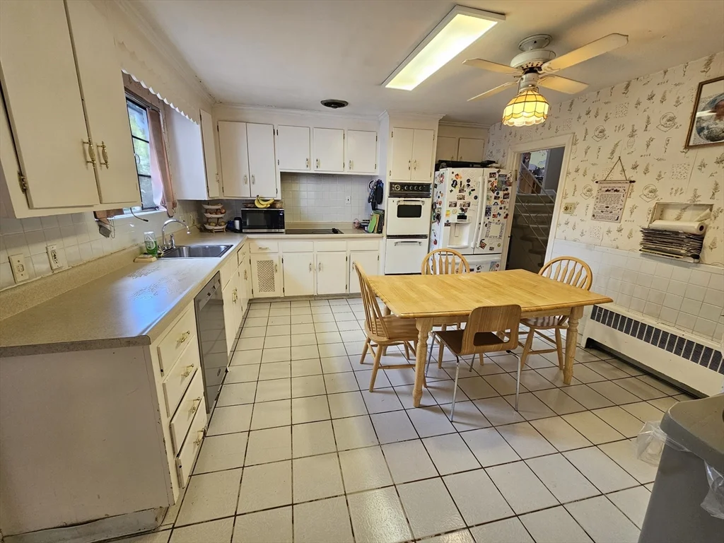 3 bed, 1 bath apartment for rent at 56 Great Meadow Rd, Newton — photo 10 of 32