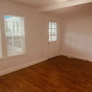 3 bed, 1 bath apartment for rent at 56 Hamilton St Unit 2, Hyde Park — photo 3 of 16