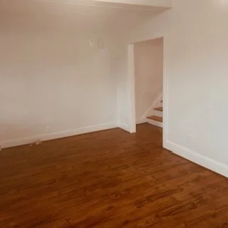 3 bed, 1 bath apartment for rent at 56 Hamilton St Unit 2, Hyde Park — photo 2 of 16