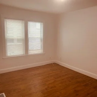 3 bed, 1 bath apartment for rent at 56 Hamilton St Unit 2, Hyde Park — photo 4 of 16