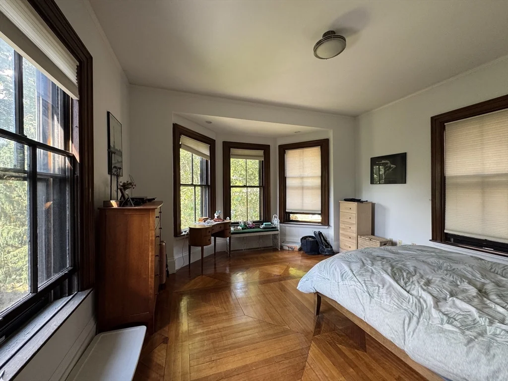 3 bed, 2 bath apartment for rent at 56 Hawes Unit 2, Coolidge Corner — photo 3 of 17