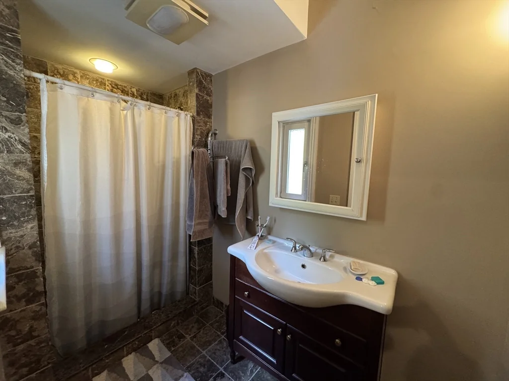 3 bed, 2 bath apartment for rent at 56 Hawes Unit 2, Coolidge Corner — photo 4 of 17