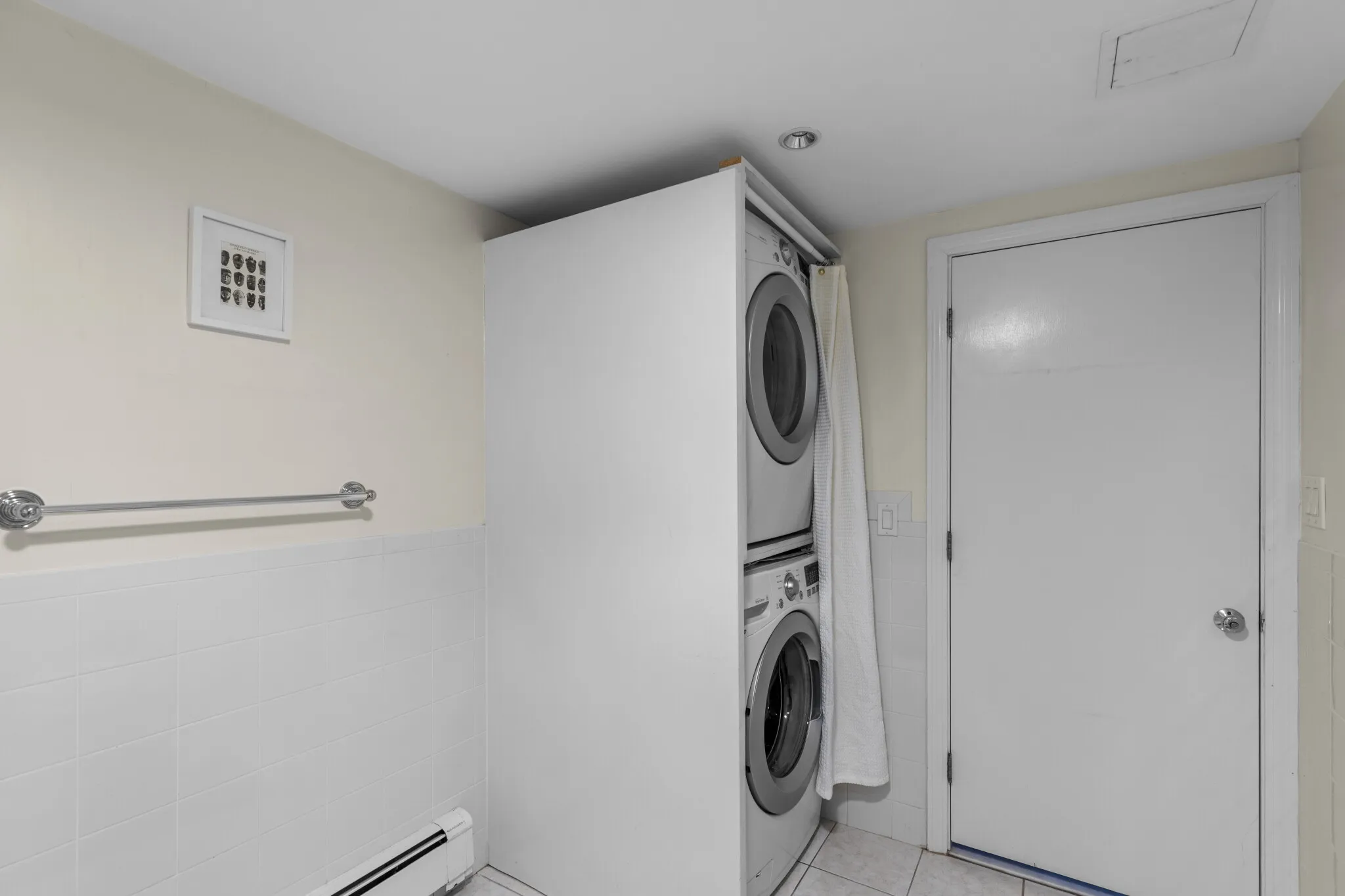 2 bed, 2 bath apartment for rent at 56 Hobson St Unit 1, Oak Square — photo 9 of 10