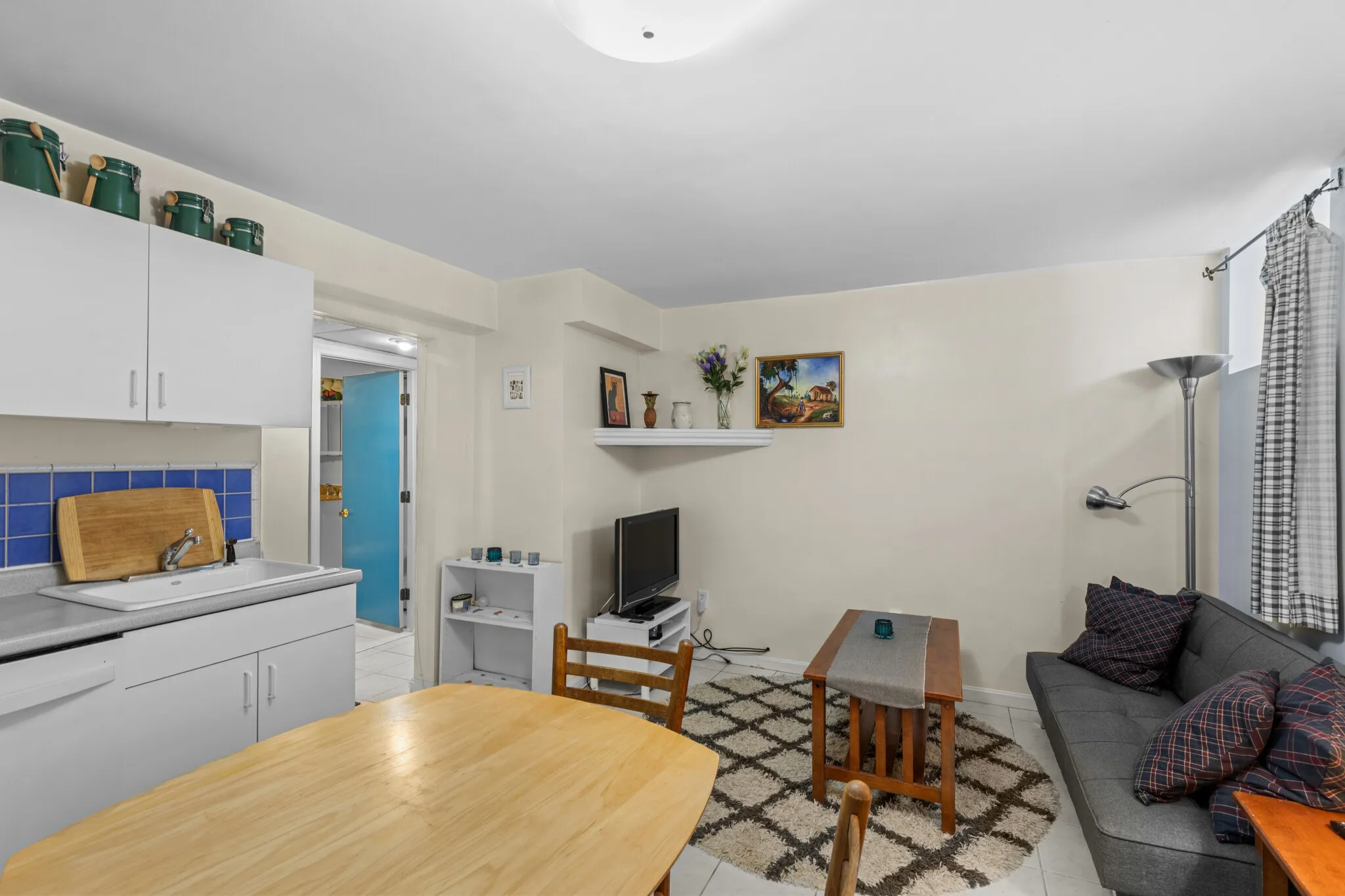 2 bed, 2 bath apartment for rent at 56 Hobson St Unit 1, Oak Square — photo 3 of 10