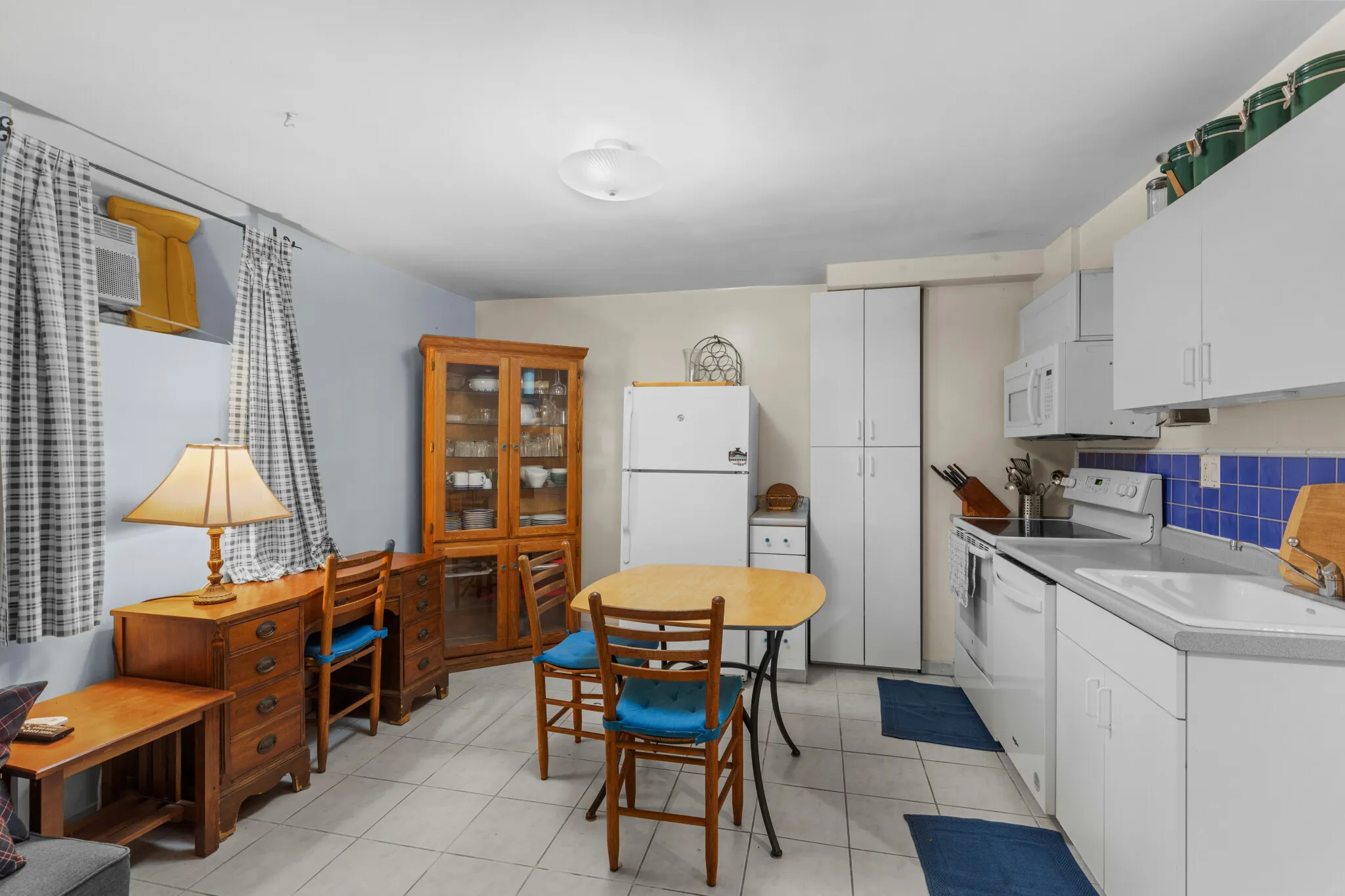 2 bed, 2 bath apartment for rent at 56 Hobson St Unit Garden, Oak Square — photo 2 of 10