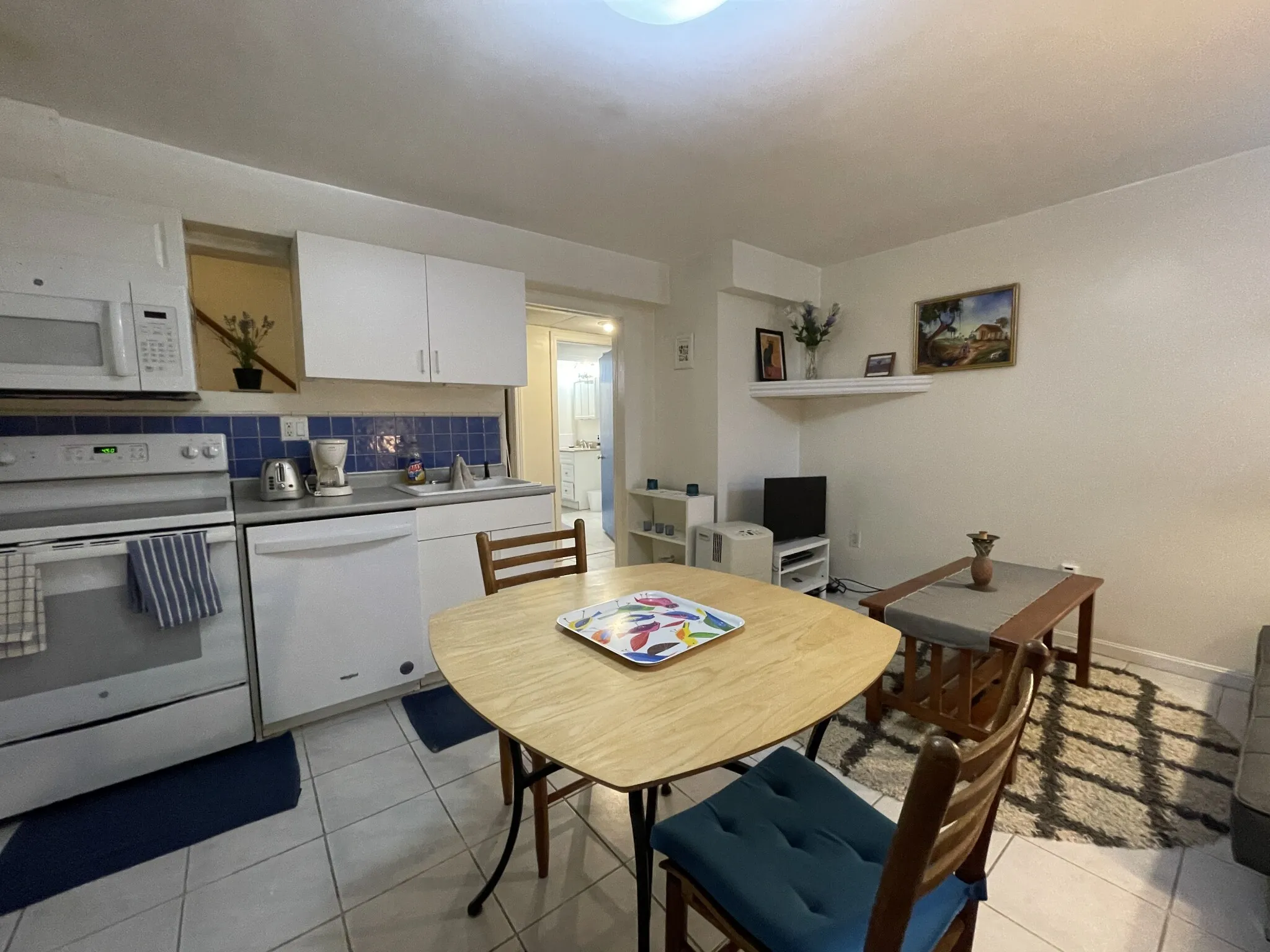 2 bed, 2 bath apartment for rent at 56 Hobson St Unit Garden Suite, Oak Square — photo 4 of 24