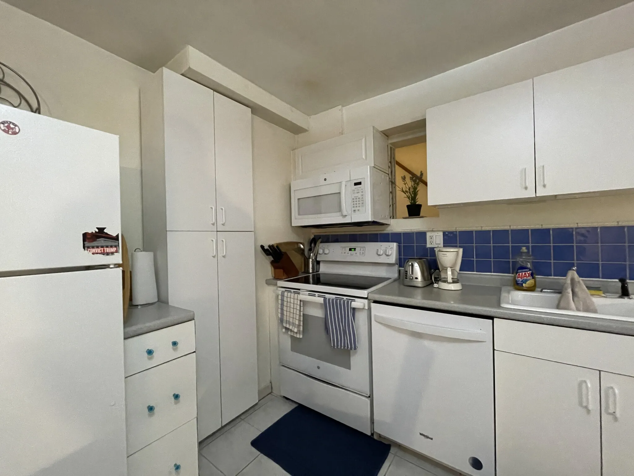 2 bed, 2 bath apartment for rent at 56 Hobson St Unit Garden Suite, Oak Square — photo 5 of 24