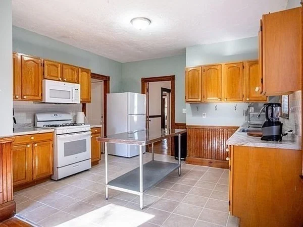 3 bed, 1 bath apartment for rent at 56 Larchmont St Unit 1, Dorchester — photo 9 of 11