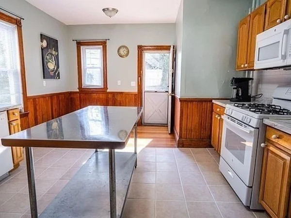 3 bed, 1 bath apartment for rent at 56 Larchmont St Unit 1, Dorchester — photo 10 of 11