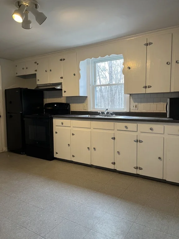 2 bed, 1 bath apartment for rent at 56 Morton Station Rd Unit 5, Charlton — photo 2 of 10