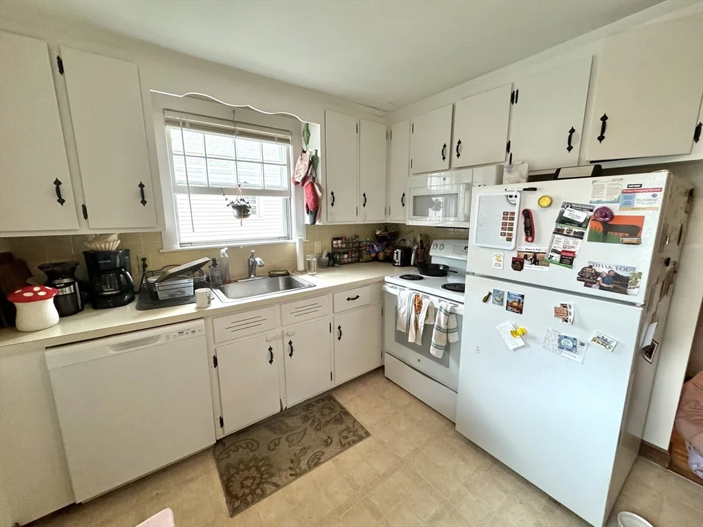 1 bed, 1 bath apartment for rent at 56 Nathan Rd Unit 1, Waltham — photo 9 of 15