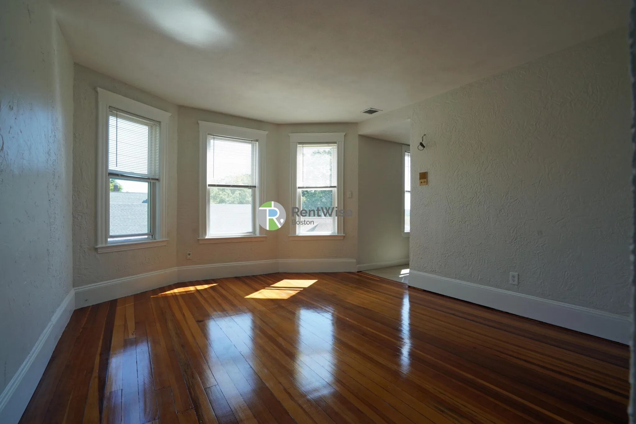 4 bed, 1 bath apartment for rent at 56 Oxford St Unit 58-3, Spring Hill — photo 2 of 44