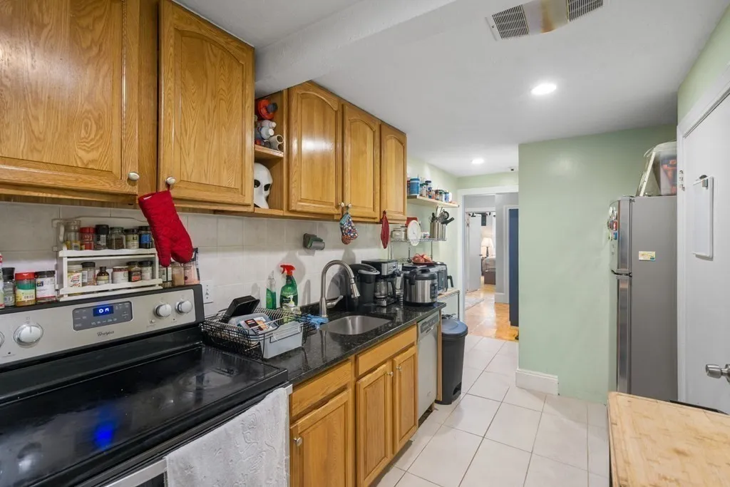 1 bed, 1 bath apartment for rent at 56 Park Vale Ave Unit 12, Allston — photo 2 of 10