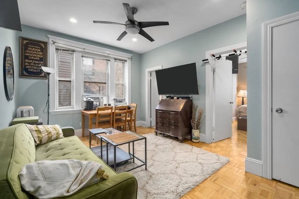 1 bed, 1 bath apartment for rent at 56 Park Vale Ave Unit 12, Allston — photo 1 of 10