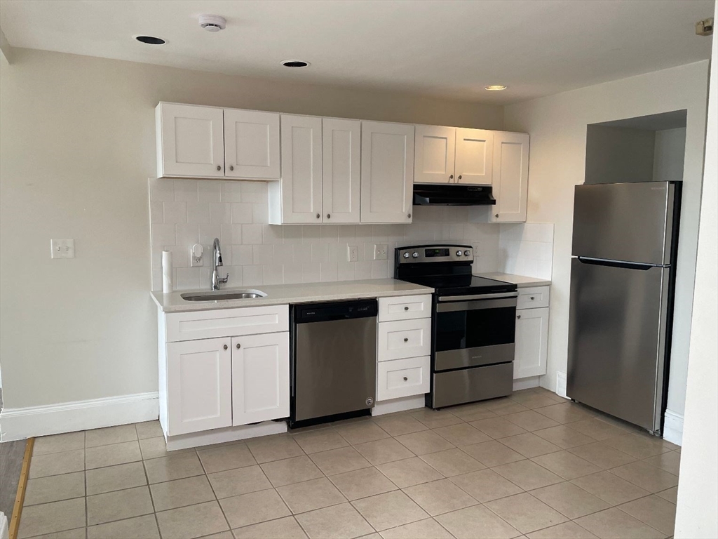 2 bed, 1 bath apartment for rent at 56 Park Vale Ave Unit 17, Allston — photo 3 of 15