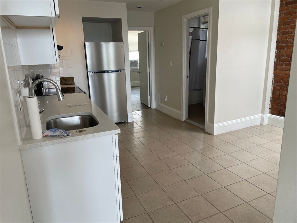 2 bed, 1 bath apartment for rent at 56 Park Vale Ave Unit 17, Allston — photo 5 of 15