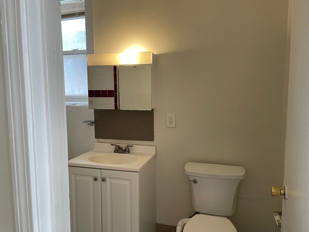 2 bed, 1 bath apartment for rent at 56 Park Vale Ave Unit 17, Allston — photo 12 of 15