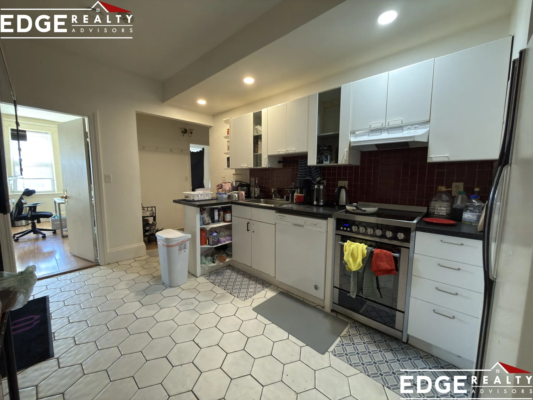 3 bed, 1 bath apartment for rent at 56 Park Vale Ave Unit 7, Allston — photo 2 of 8