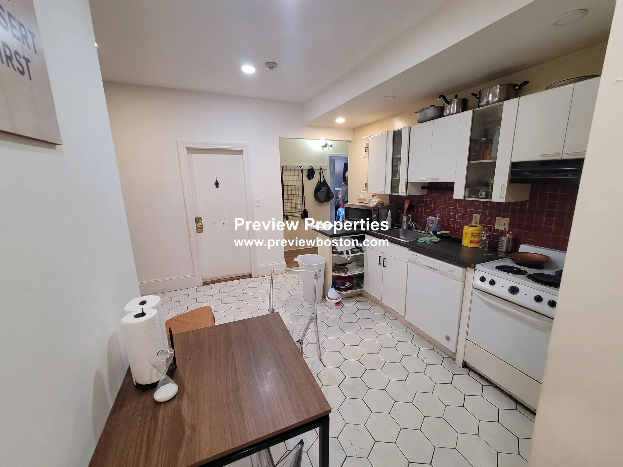 3 bed, 1 bath apartment for rent at 56 Park Vale Ave Unit 9P, Allston — photo 3 of 14