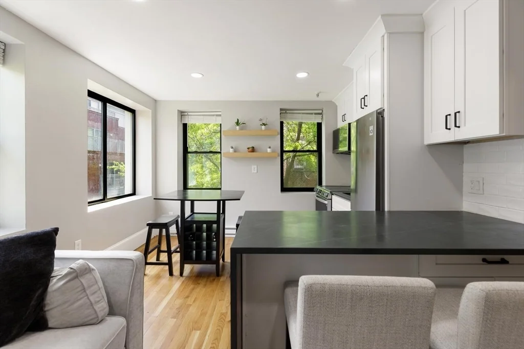 2 bed, 1 bath apartment for rent at 56 Prince St Unit 11, North End — photo 2 of 8
