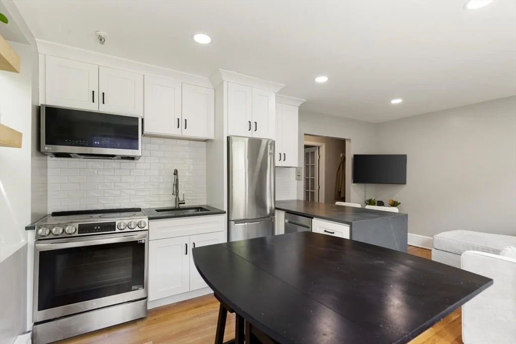 2 bed, 1 bath apartment for rent at 56 Prince St Unit 11, North End — photo 3 of 8