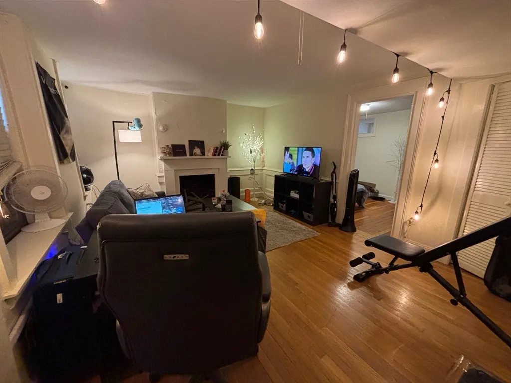 1 bed, 1 bath apartment for rent at 56 River St Unit B, Beacon Hill — photo 3 of 17