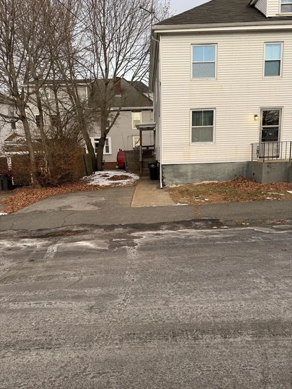 3 bed, 1 bath apartment for rent at 56 Sheridan St Unit 1, Zip 01830 — photo 11 of 16