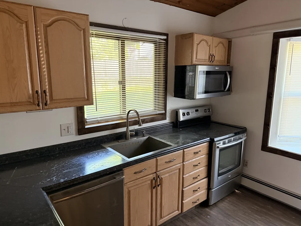3 bed, 1 bath apartment for rent at 56 Shore Dr, Upton — photo 6 of 20