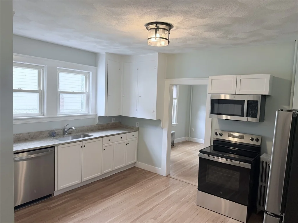 3 bed, 1 bath apartment for rent at 56 South Main St Unit 1, Uxbridge — photo 2 of 25