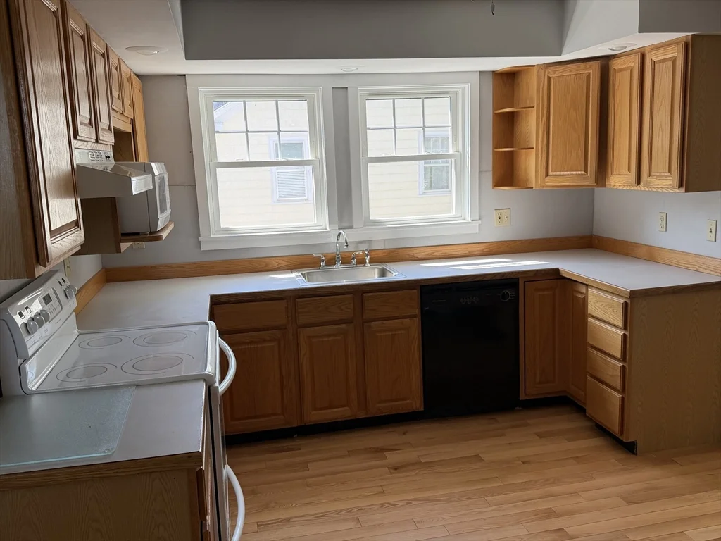 3 bed, 1 bath apartment for rent at 56 South Main St Unit 2, Uxbridge — photo 3 of 23