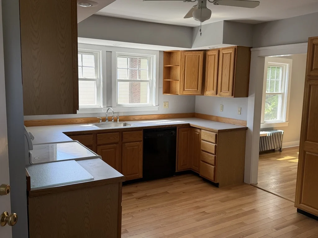 3 bed, 1 bath apartment for rent at 56 South Main St Unit 2, Uxbridge — photo 2 of 23